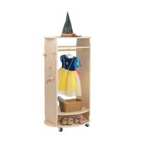 Открытый шкаф для костюмов ролевых игр